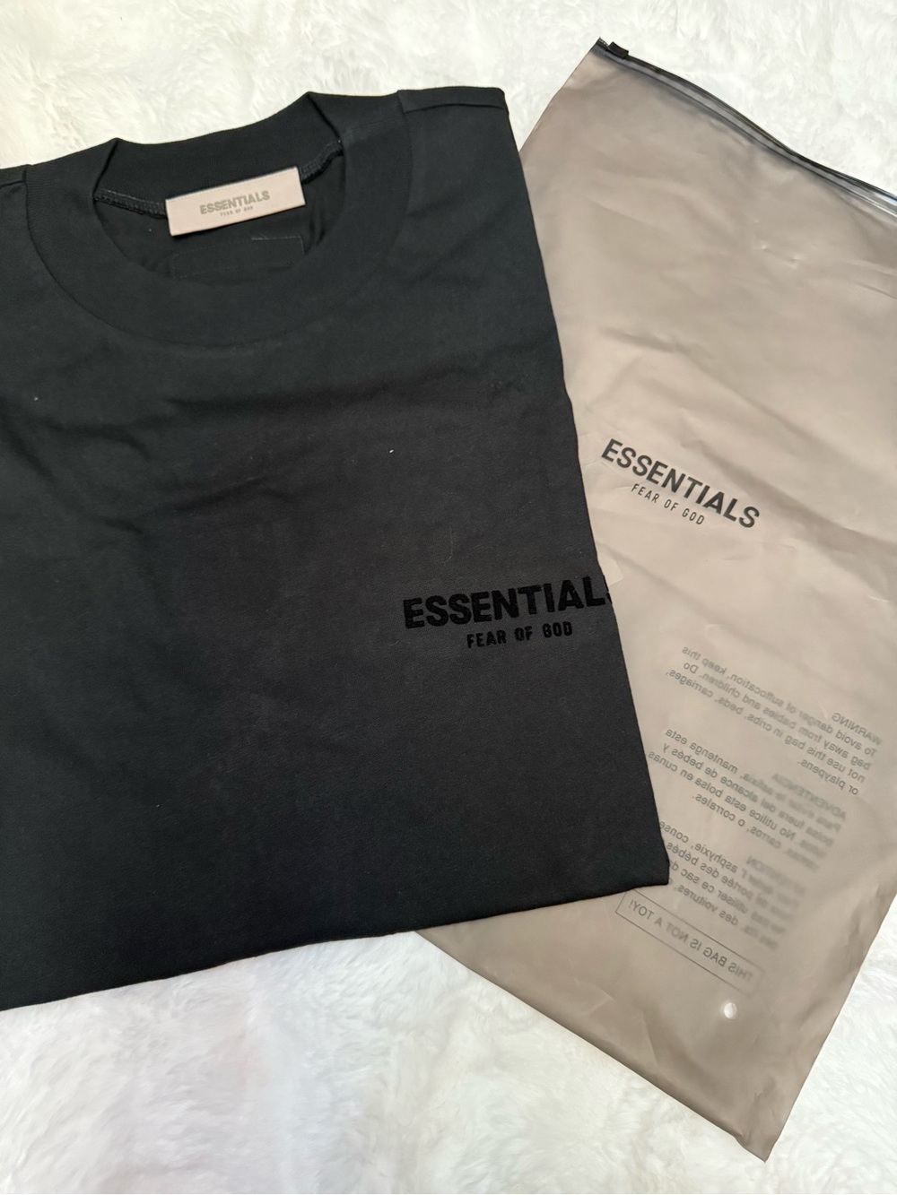 ESSENTIALS Fear of God Black Oversized Logo Tee